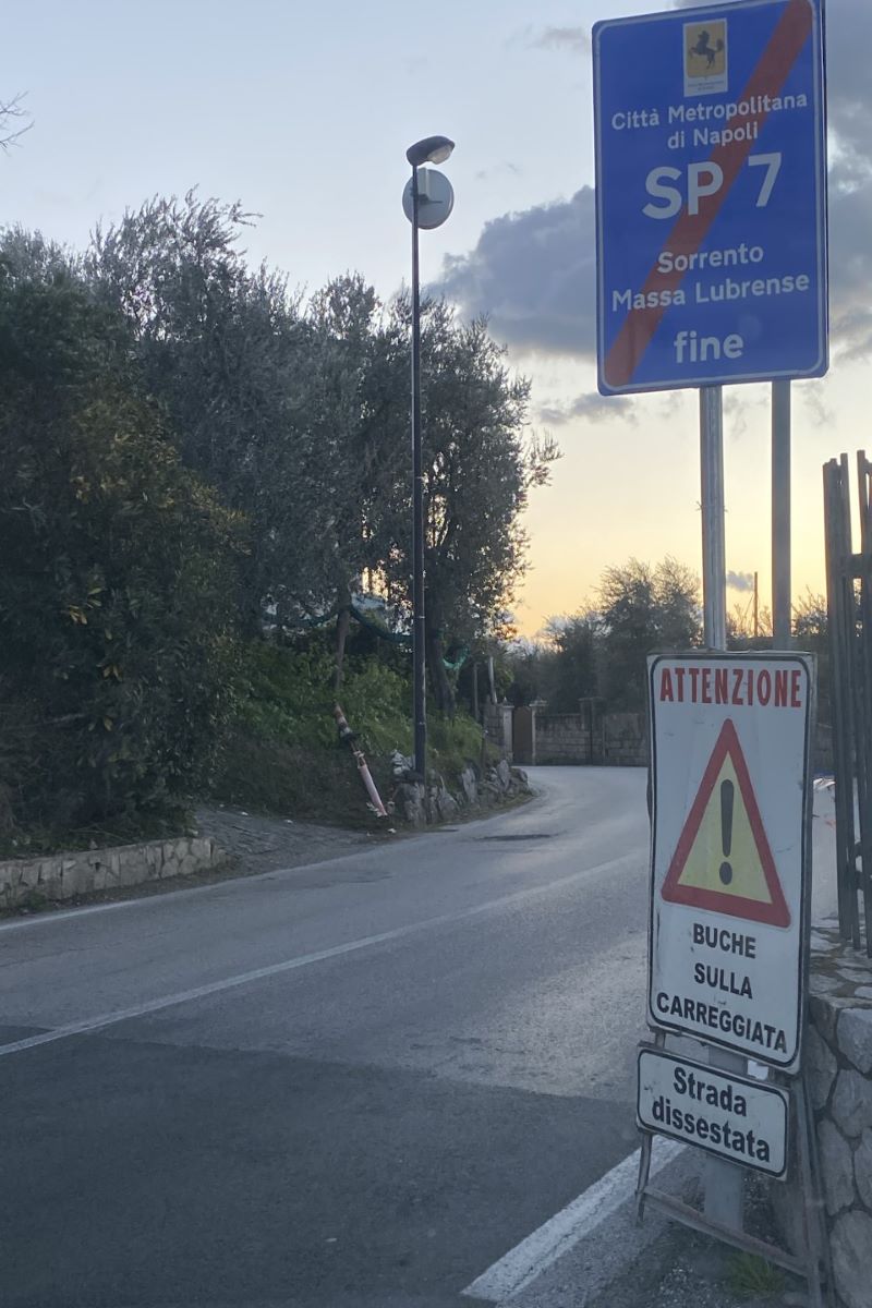 buche segnali stradali